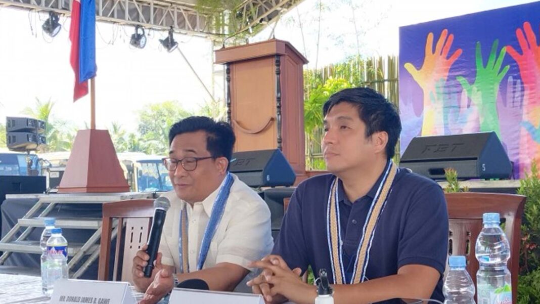 20221201 PAGEONE - Donald Gawe_L and Ramon Guico III_R