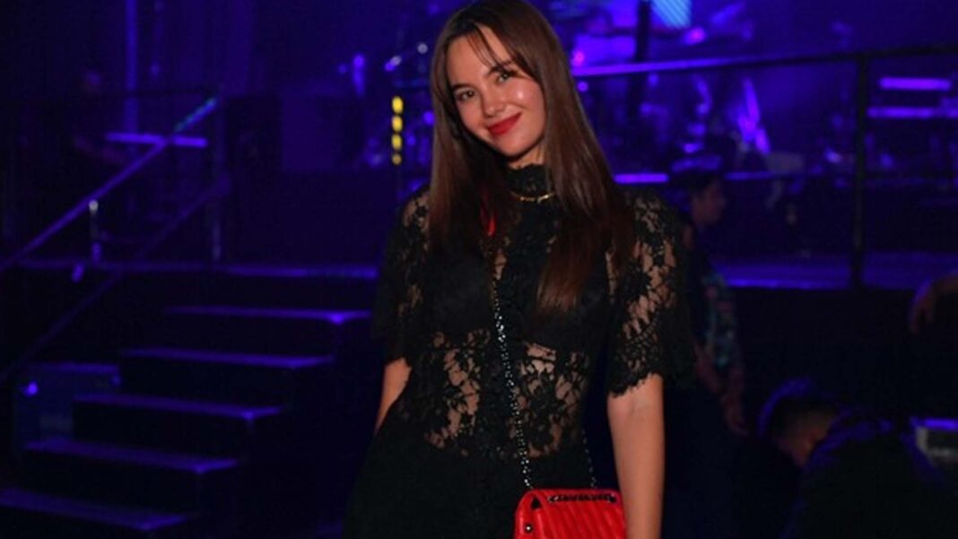 20230124 PAGEONE - Catriona Gray