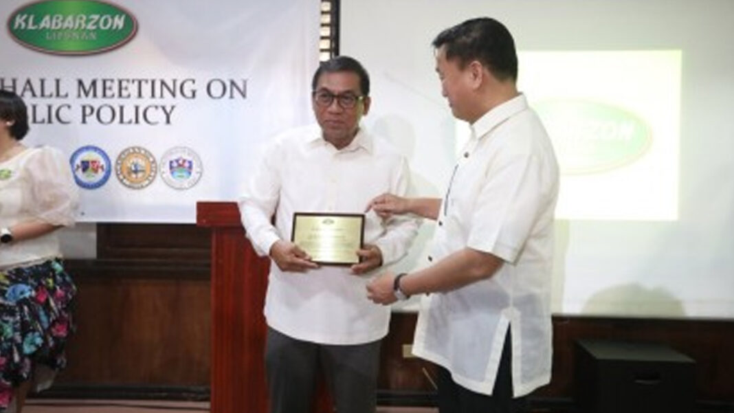 20230226 PAGEONE - Francis Tolentino_R and Renato Solidum_L