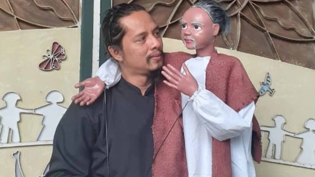 20230327 PAGEONE - Carlito Camahalan Amalla with Papet Pedru