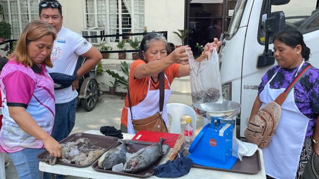 20230518 PAGEONE - Fish vendor