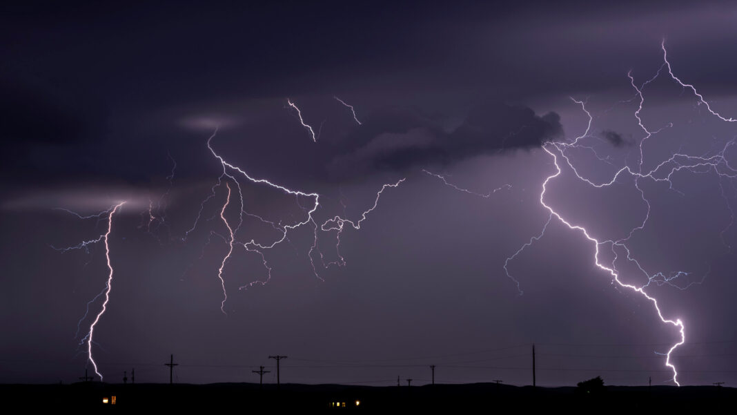 20230526 SOCIETY Thunderstorm