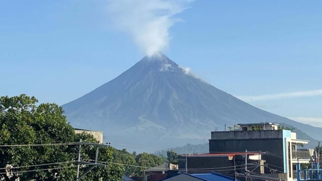 20230607 PAGEONE - Mayon Volcano