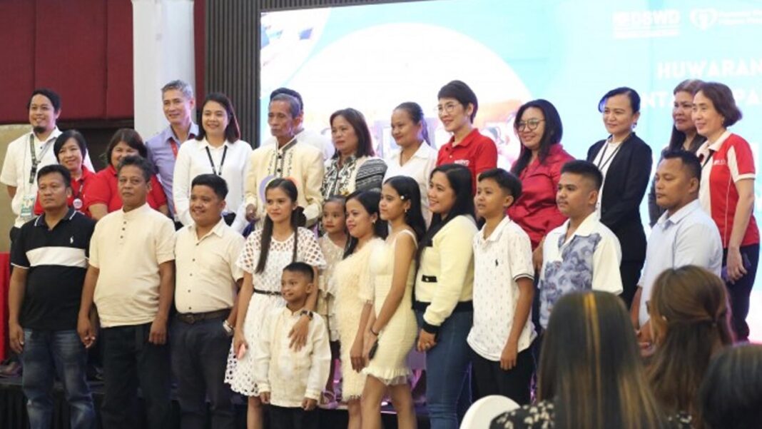 20241010 PAGEONE - Huwarang Pantawid Pamilya