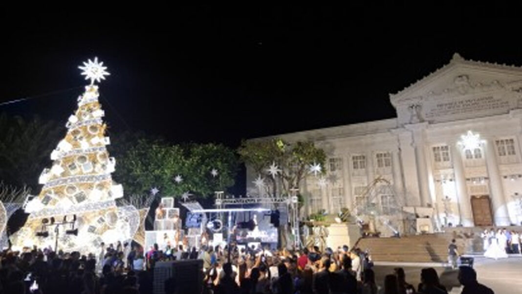 20241201 PAGEONE - Christmas display